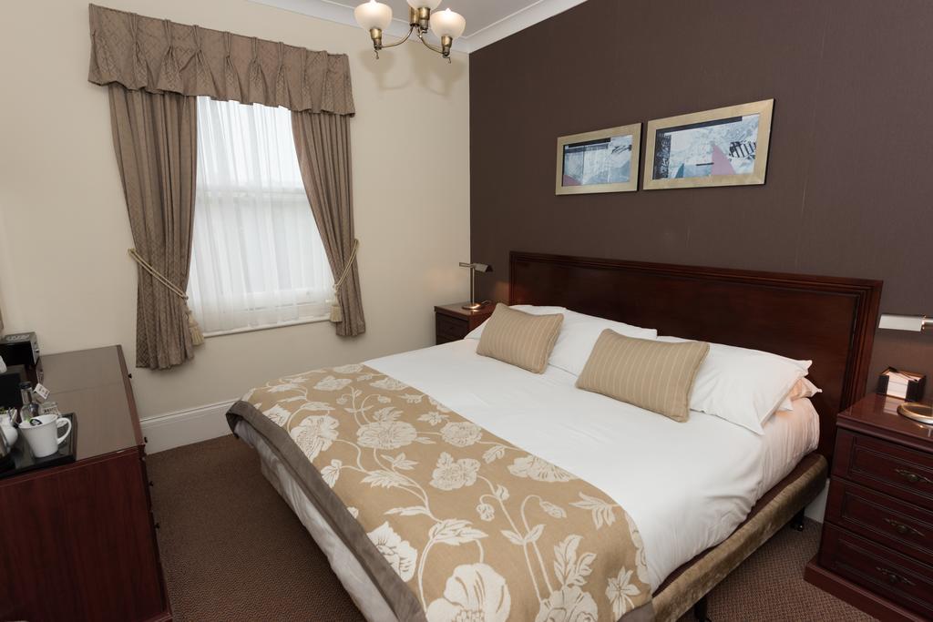 Devonshire Park Hotel Eastbourne Exterior foto
