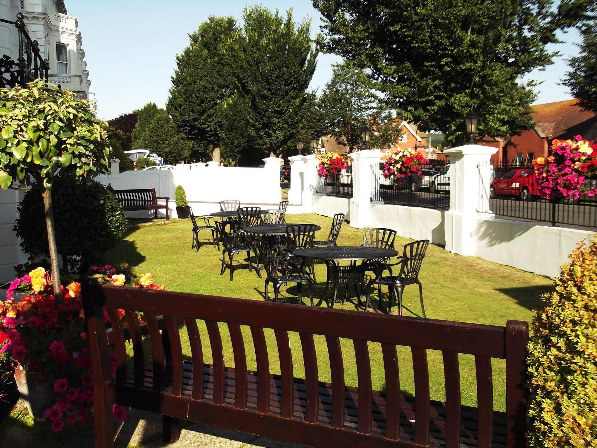 Devonshire Park Hotel Eastbourne Exterior foto